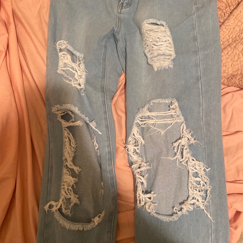 i am selling jeans from shein. size is 26 waist is 37, color is light blue.